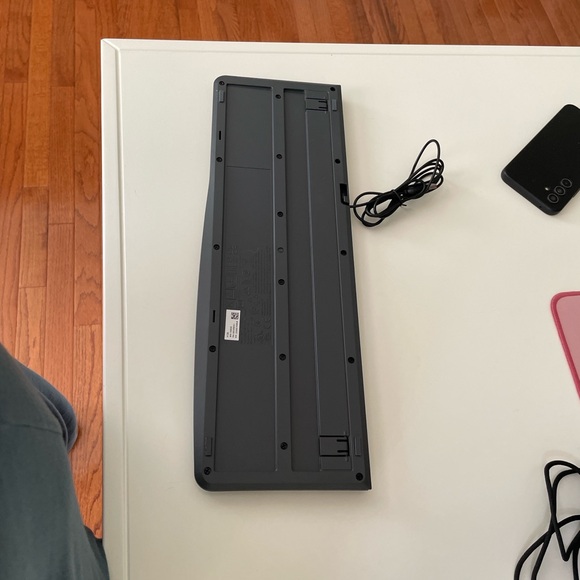 Logitech keyboard - Picture 2 of 2